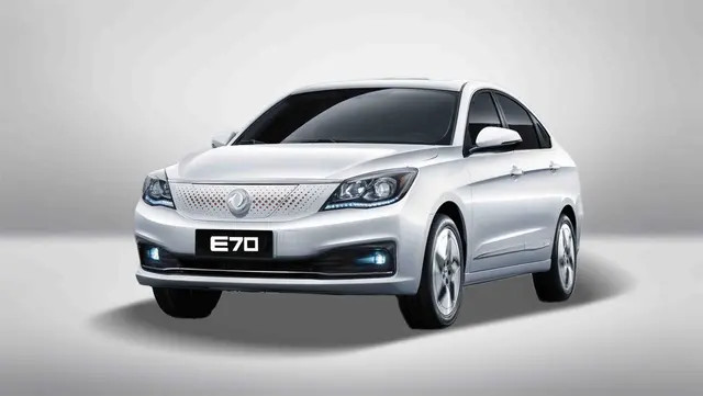 کفپوش چرمی پنج بعدی دانگ فنگ E70
