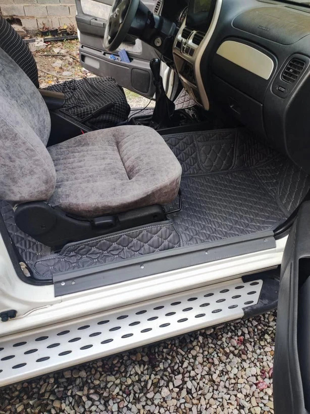 کفپوش چرمی پنج بعدی بنز C200 (سال ۲۰۰۸ الی ۲۰۱۱)